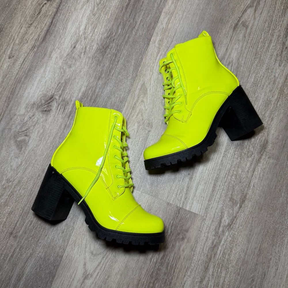 Qupid Neon Yellow Patent Lace-Up Heeled Combat Barbie‎ Boot Women's Size 7